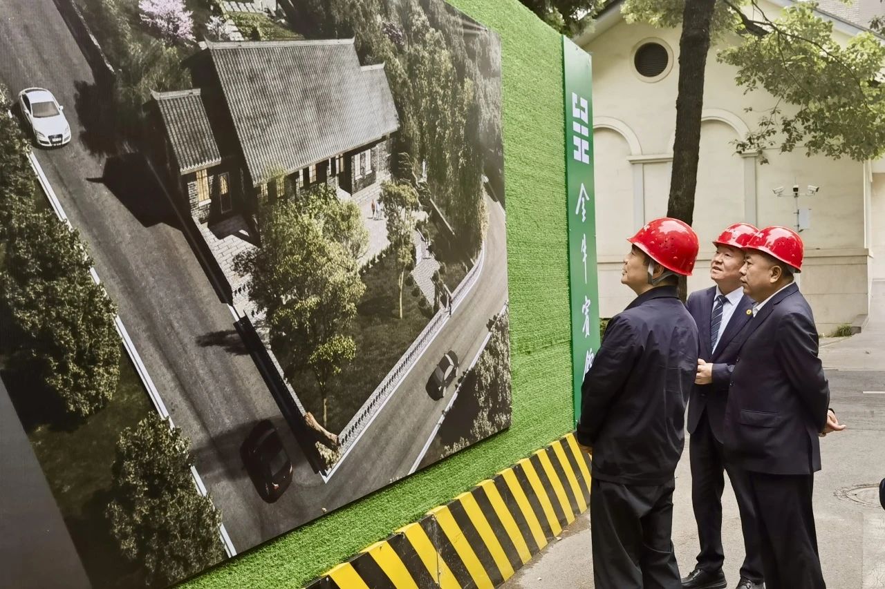 省尊龙凯时集团党委书记、董事长游勇到金牛宾馆调研张大千旧居保护修缮及环境整治工作