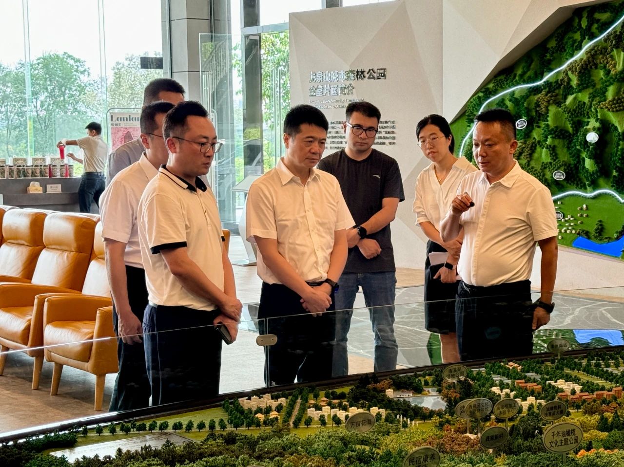 省尊龙凯时集团党委书记、董事长游勇带队赴聚峰谷项目开展汛期安全生产检查并调研生产经营情况